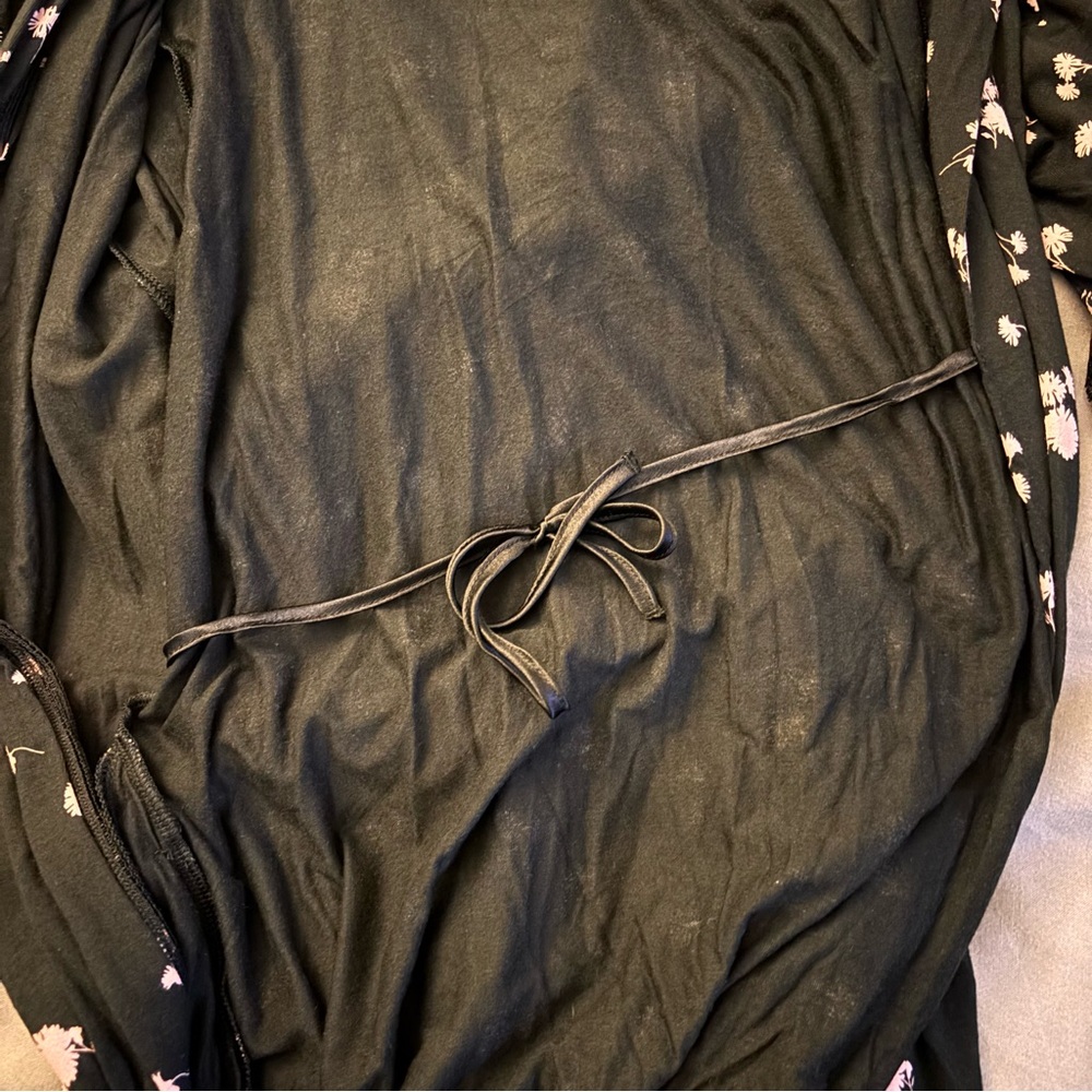 Victoria’s Secret Robe - Picture 9 of 9